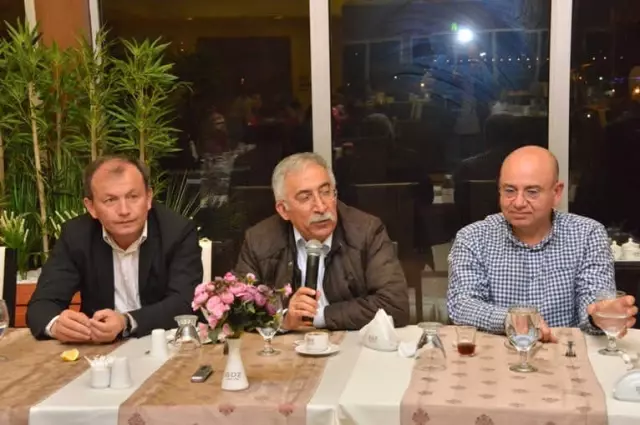 Belediye Başkanı Saraoğlu: Doktorların Toplum İçinde Farklı Bir Statüye Sahip Olması Gerekiyor Belediye Başkanı Saraoğlu: Doktorların Toplum İçinde Farklı Bir Statüye Sahip Olması Gerekiyor