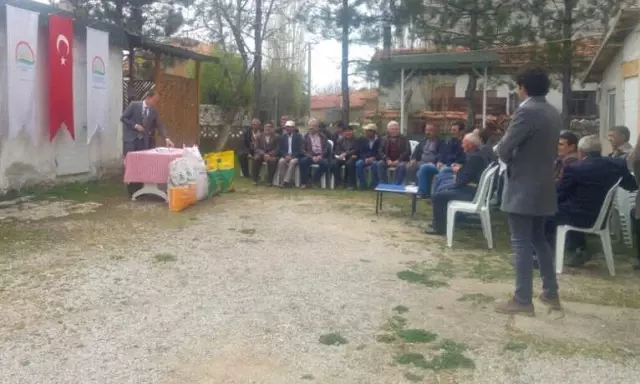 Çavdarhisar'da Üreticilere Nohut ve Mısır Tohumu Dağıtıldı