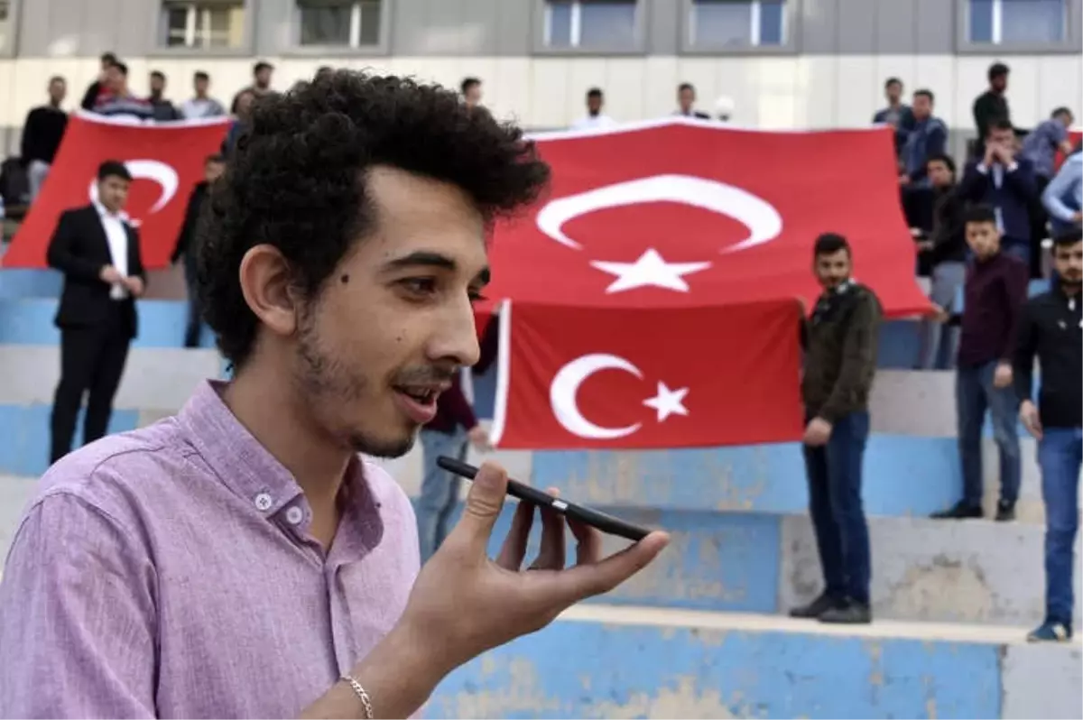 Kavga Var' Diye Çağırdıkları Polislere Pasta Kestirdiler