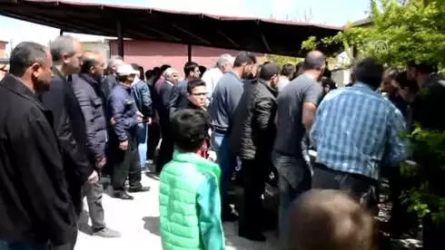 Baraj Gölünde Ölen Baba ve Çocuklarının Cenazeleri Defnedildi Baraj Gölünde Ölen Baba ve Çocuklarının Cenazeleri Defnedildi