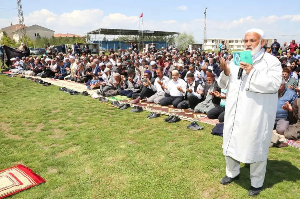 Battalgazi'de Yapılan Yağmur Duasına Yoğun Katılım
