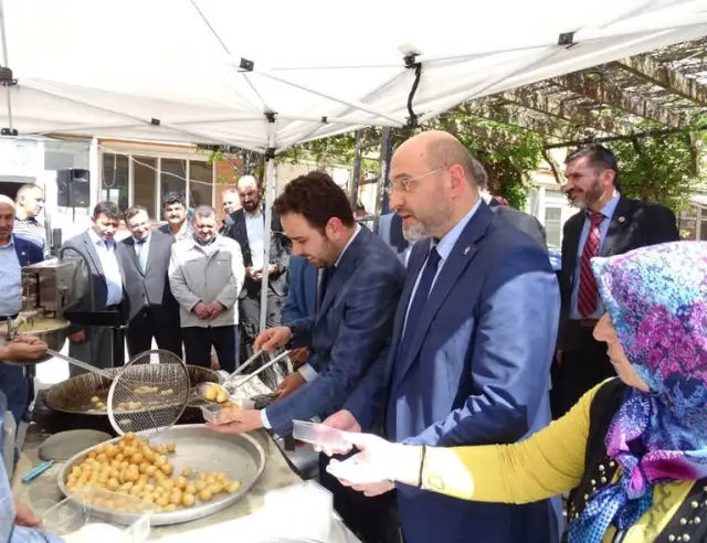 Hisarcık Belediyesi Kandil Lokması Dağıttı Hisarcık Belediyesi Kandil Lokması Dağıttı