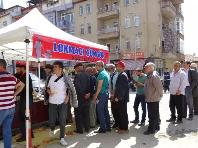 Hisarcık Belediyesi Kandil Lokması Dağıttı Hisarcık Belediyesi Kandil Lokması Dağıttı