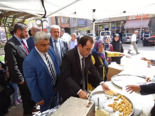 Hisarcık Belediyesi Kandil Lokması Dağıttı Hisarcık Belediyesi Kandil Lokması Dağıttı