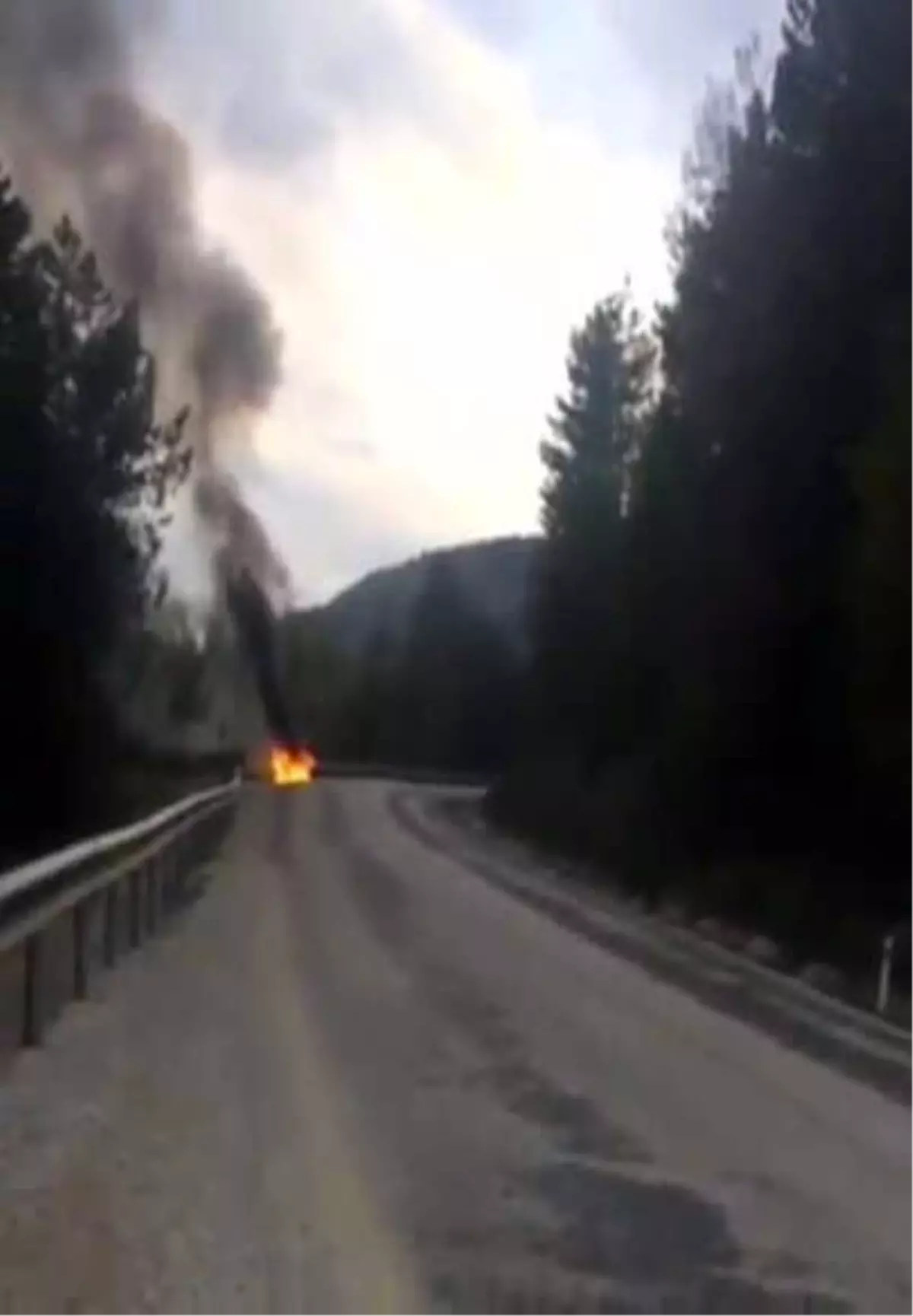 Seyir Halindeki Otomobil Alev Alev Yandı