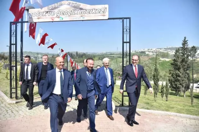 Türkiye'nin İlk Çocuk İşçiğiyle Mücadele Merkezi İzmit'te Açıldı Türkiye'nin İlk Çocuk İşçiğiyle Mücadele Merkezi İzmit'te Açıldı