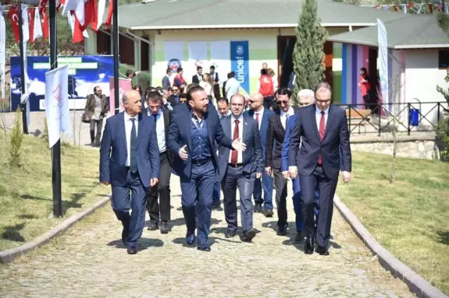 Türkiye'nin İlk Çocuk İşçiğiyle Mücadele Merkezi İzmit'te Açıldı Türkiye'nin İlk Çocuk İşçiğiyle Mücadele Merkezi İzmit'te Açıldı