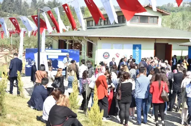 Türkiye'nin İlk Çocuk İşçiğiyle Mücadele Merkezi İzmit'te Açıldı Türkiye'nin İlk Çocuk İşçiğiyle Mücadele Merkezi İzmit'te Açıldı