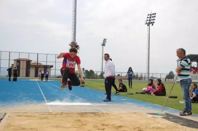 Yıldızlar Puanlı Atletizm Yarışları, Safranbolu Tartan Atletizm Pistinde Başladı