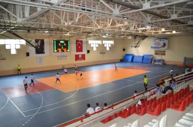 Yıldızlar Puanlı Atletizm Yarışları, Safranbolu Tartan Atletizm Pistinde Başladı