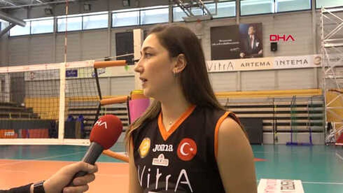 Eczacıbaşı Vitra'nın Smaçörü Hande Baladın Ülkemizde Bayan Sporlarının Popülaritesi Erkek...