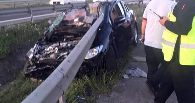 Bariyere Saplanan Otomobilden Sağ Çıktı