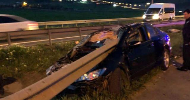 Bariyere Saplanan Otomobilden Sağ Çıktı