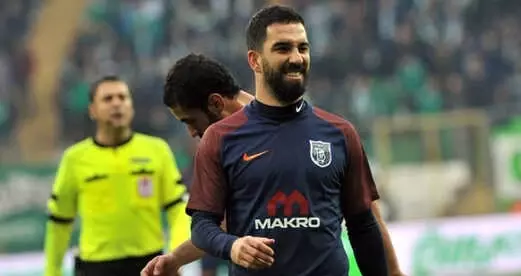 Başakşehirli Arda Turan Kaza Atlattı