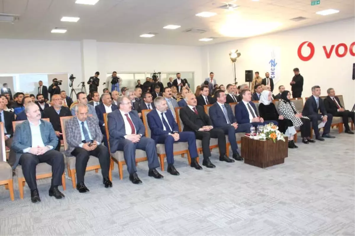 Ekonomi Bakanı Zeybekci: 'Ya Bu Dalganın Üzerine Çıkıp Sörf Yapacağız ya da O Dalganın Altında...