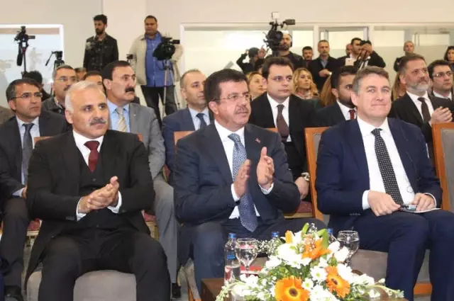 Ekonomi Bakanı Zeybekci: 'Ya Bu Dalganın Üzerine Çıkıp Sörf Yapacağız ya da O Dalganın Altında... Ekonomi Bakanı Zeybekci: 'Ya Bu Dalganın Üzerine Çıkıp Sörf Yapacağız ya da O Dalganın Altında...
