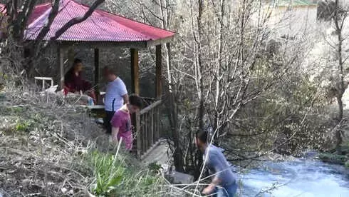 Kırk Gözeli' Şelale Ziyaretçilerini Büyülüyor Kırk Gözeli' Şelale Ziyaretçilerini Büyülüyor