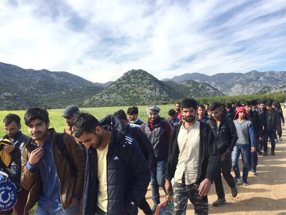 Afganlar 40 Yıl Sonra 2. Büyük Göç Dalgası ile Türkiye'ye Akın Ediyor -  Haberler