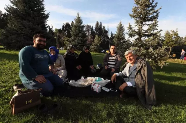 Başkan Karaosmanoğlu, Seka Park'ta Vatandaşlarla Bir Araya Geldi