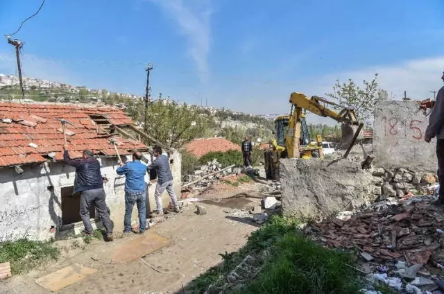 Başkent'te Güle Oynaya Bir Yıkım