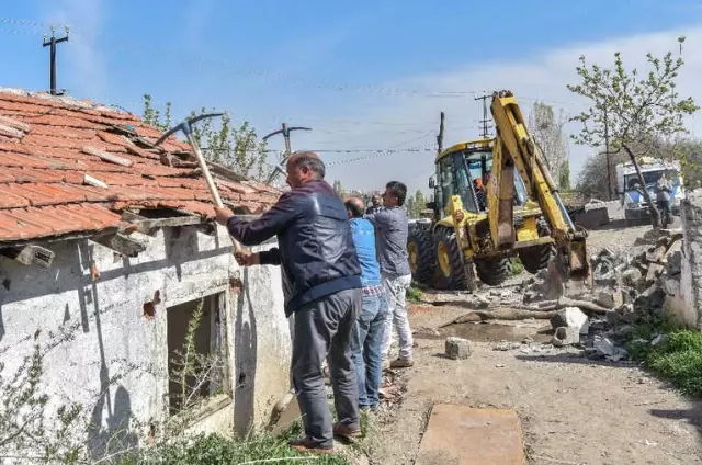 Başkent'te Güle Oynaya Bir Yıkım Başkent'te Güle Oynaya Bir Yıkım