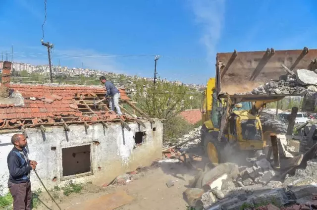 Başkent'te Güle Oynaya Bir Yıkım Başkent'te Güle Oynaya Bir Yıkım