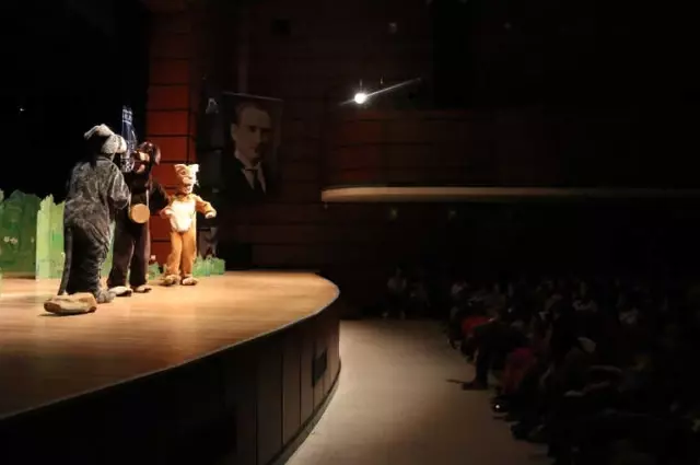Büyükşehir'den Her Yaşa Tiyatro