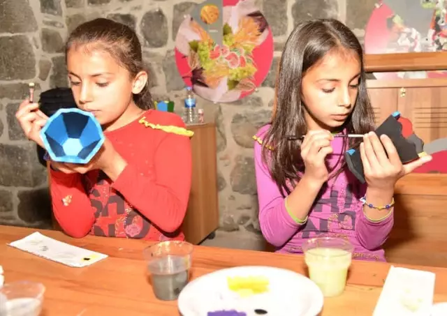 Diyarbakır'da Oyuncak Atölyesi Başladı
