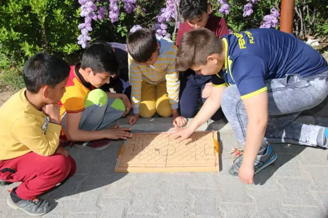 Elazığ'da Geleneksel Çocuk Oyunları Şenliği