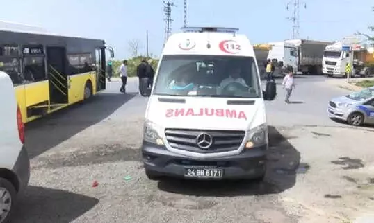 Hafriyat Kamyonu İett Otobüsüne Çarptı: 6 Yaralı
