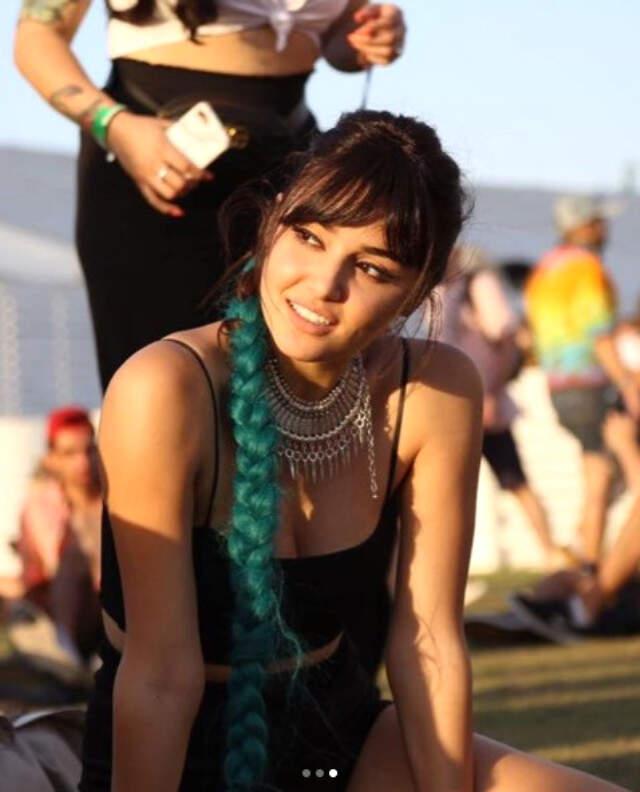 Hande Erçel, Katıldığı Festivalde Tercihleriyle Sınırları Zorladı