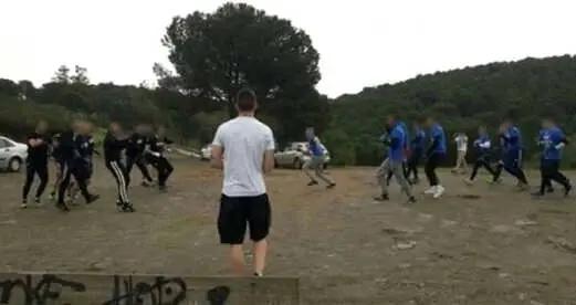 İspanya'da Holiganlar Randevulaşıp Boş Arazide Kavga Etti