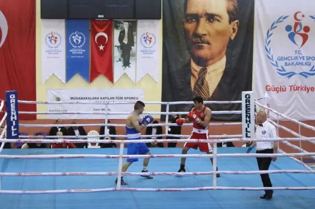 Karaman'da Üniversitelerarası Boks Şampiyonu Sona Erdi