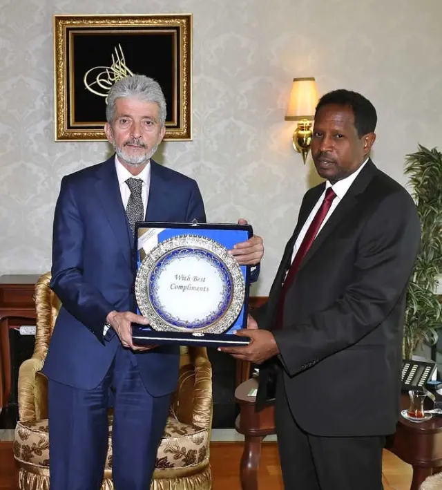 Kardeş Şehir Mogadişu'dan Başkan Tuna'ya Ziyaret Kardeş Şehir Mogadişu'dan Başkan Tuna'ya Ziyaret