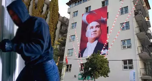 Gece Vakti Kız Yurduna Giren Erkek, Yurdu Ayağa Kaldırdı