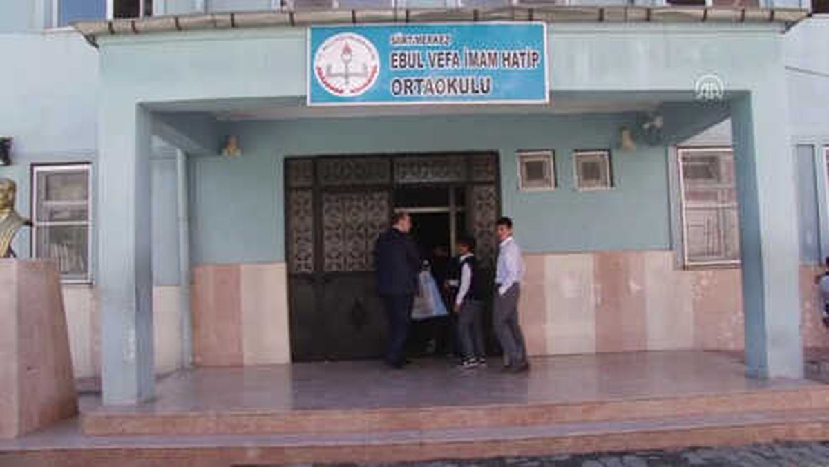 Öğrencilerden İhtiyaç Sahibi Ailelere Giyim Yardımı