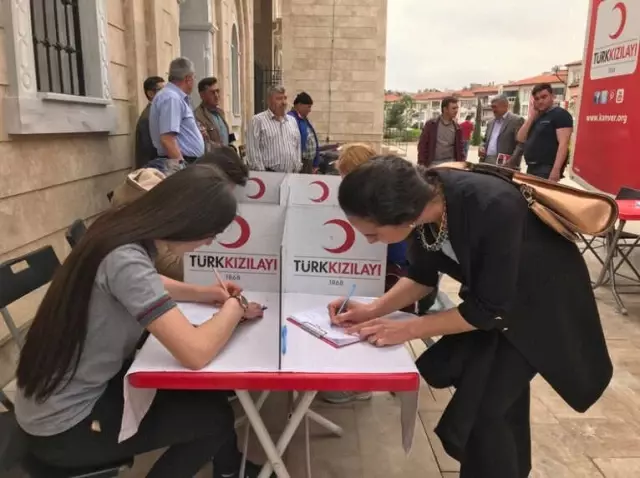 Öğrencilerden Kan Bağışına Büyük İlgi