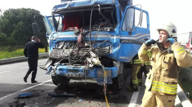 Hadımköy'de Sıkışmalı Trafik Kazası