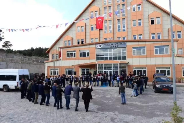 Vali Bilmez, İl Özel İdaresinde Daimi İşçi Statüsüne Geçen İşçilerle Yemekte Buluştu