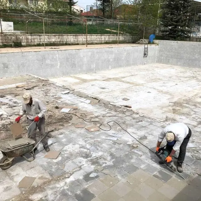 Yüzme Havuzunda Tadilatlar Başladı