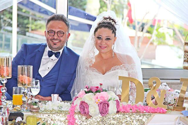 Apar Topar Evlenen Güzel Oyuncu Derya Şen'in Göbeğini Gören 'Hamile Olabilir' Dedi