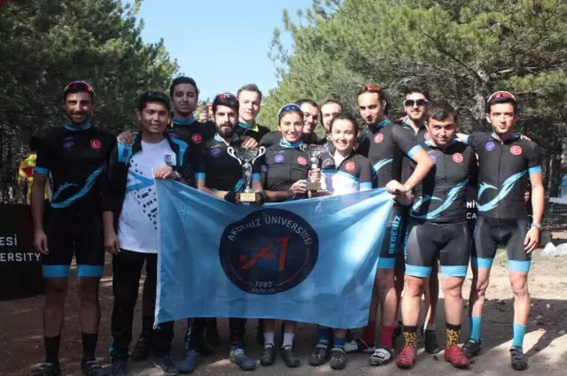 Aü'lü Genç Pedallar Birincilik Kupasıyla Döndü
