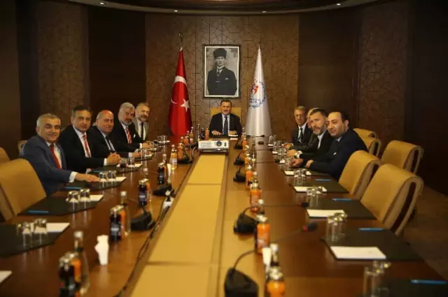 Bakan Osman Aşkın Bak, Trabzonspor Yönetimini Kabul Etti