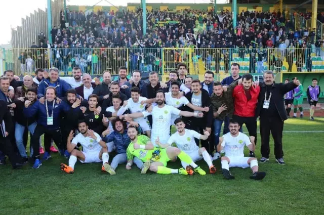 Bu Maça Biletle Değil, Kitapla Girilecek