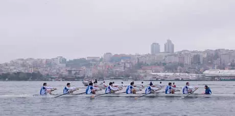 Dakikada 32 Kürek Çekip Kazandılar