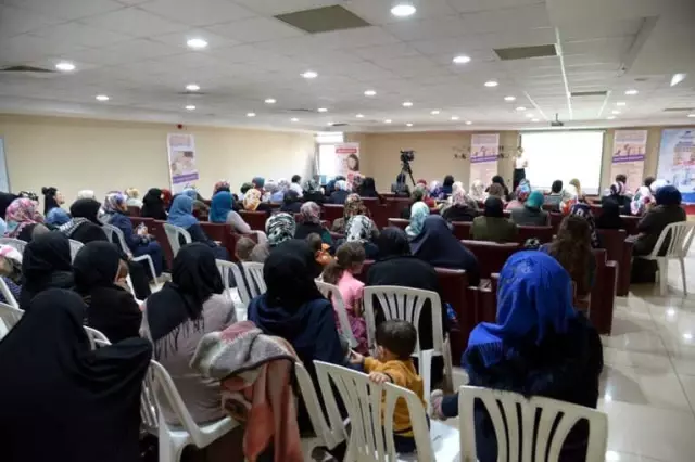 Danışmentgazi Sosyal Tesislerinde Suriyeli Hanımlara Anne-çocuk Semineri