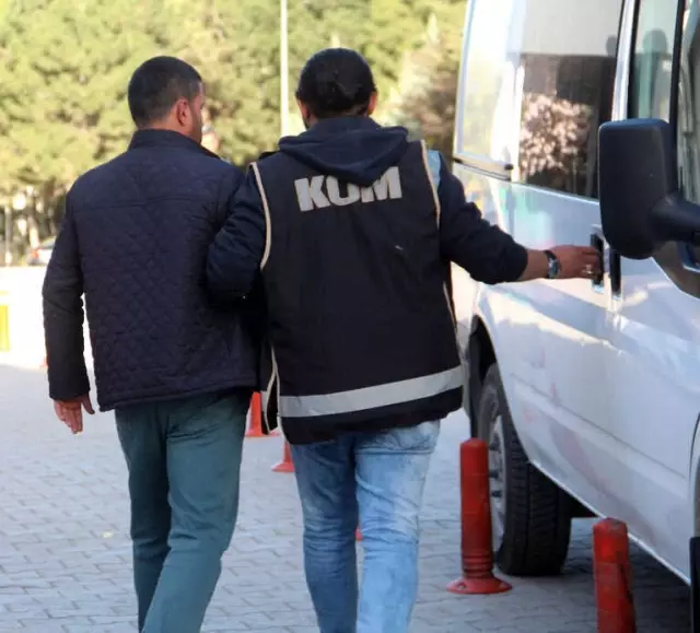Elazığ Merkezli 3 İlde Kaçak Sigara Operasyonu: 8 Gözaltı