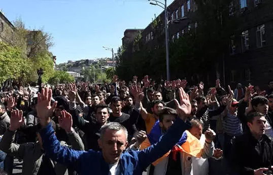 Ermenistan'da Sarkisyan'a Karşı Gösteriler Yayılıyor