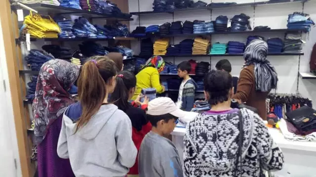 Gurbetçiler Çocuklara Kıyafet Yardımında Bulundu