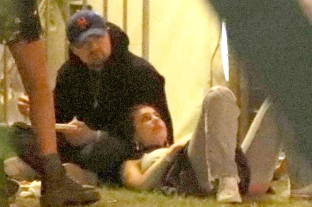 İhanet Dedikodularına Aldırış Etmeyen Leonardo DiCaprio, Genç Sevgilisi ile Aşka Geldi